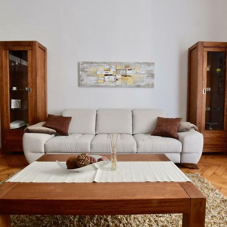 Luxury Apartment By Hi5 - Havas Street Budapest Luaran gambar